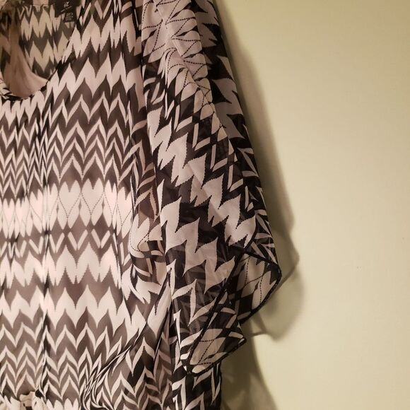 IZ Amy Byer Junior XXL Black & White Patterned Blouse | Dressy Button Top - Picture 3 of 6